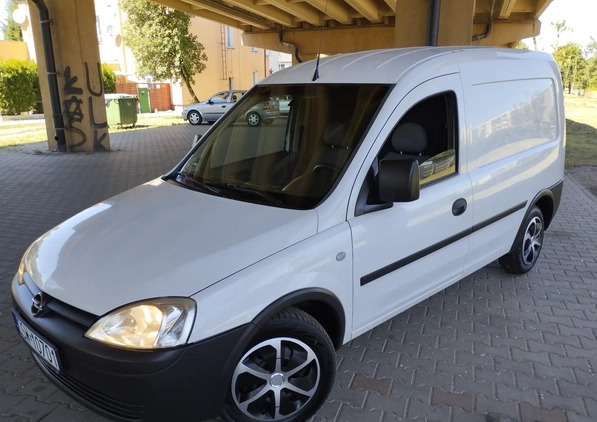 Opel Combo cena 7900 przebieg: 220000, rok produkcji 2004 z Kutno małe 407